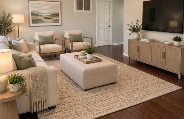 2/1 Single-family home, AVAILABLE NOW! Gallery 1