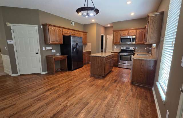 4-Bedroom, 2.5 Bath Single Family for Rent in Overland Park, KS | Attached Garage | Gated backyard Gallery 3