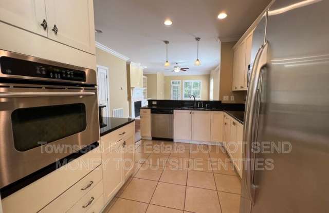 2210 Westdale Dr Gallery 3