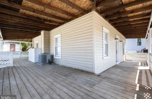 2407 HAMMONDS FERRY Road Gallery 3