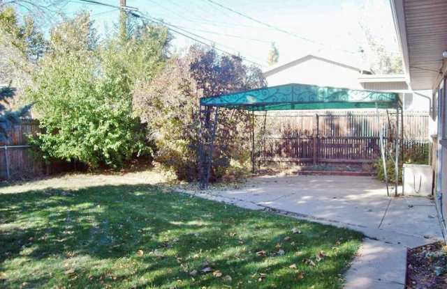 6065 Carr Street Gallery 2
