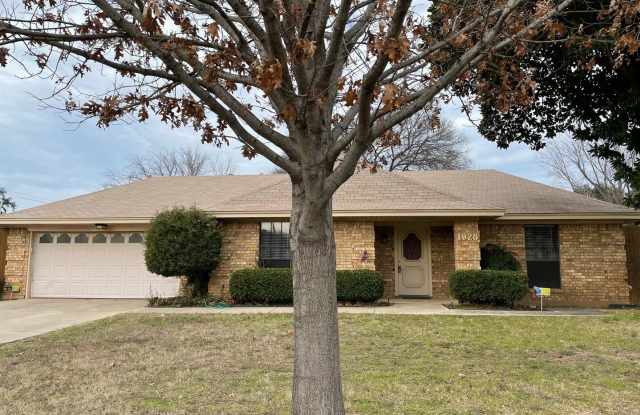 1928 Big Bend Drive - 1928 Big Bend Drive, Grapevine, TX 76051