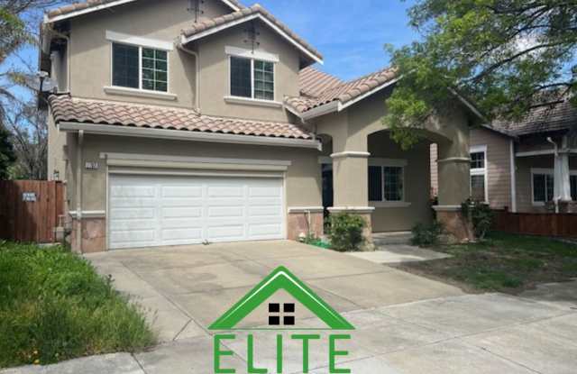 **Welcome to 3-bed and 3-bath house located in Brentwood.** Gallery 1