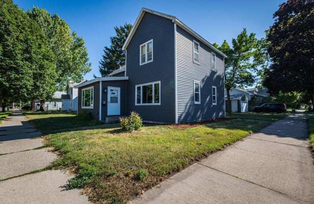 Southside 4 Bedroom Home - 1421 West Avenue South, La Crosse, WI 54601