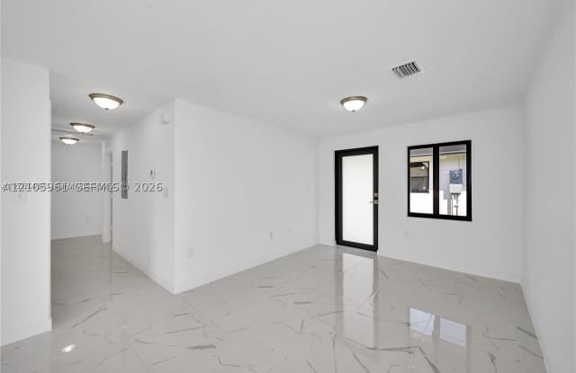 673 NW 14th St Gallery 3