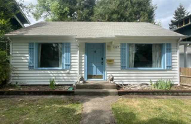 3 bedroom, 1 bath Home with Fenced Yard, Covered Patio For Rent! Gallery 1