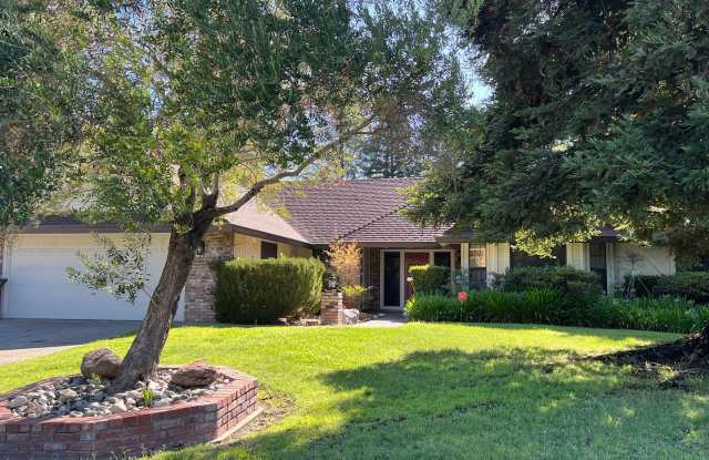 3 BEDROOM/2 BATH EAST ROSEVILLE BEAUTY W/POOL!! - 1386 Cloverdale Circle, Placer County, CA 95661