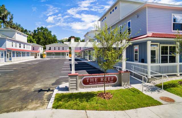 **ONE MONTH FREE RENT ** Spacious 5-Bedroom Townhouse at The Reef – Ideal for UF Students & Young Professionals! Gallery 3