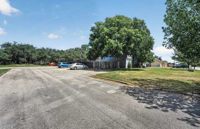 2 Week Free Move-In Special! Spacious 4-Bedroom Home with Brand-New Flooring + 2 Weeks FREE in Lago Vista! Gallery 4