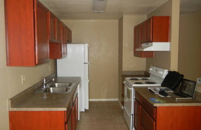 Beautiful remodeled 1 bedroom 1 bath apartment. Water and trash included. photos photos