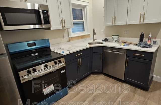 75 Loomis Street - 2 photos photos
