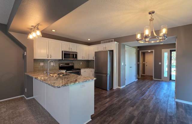 3-Bedroom, 2.5 Bath Single Family for Rent in Kansas City, MO | Attached Garage & Modern Kitchen Gallery 4