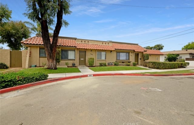 900 N Harbor Boulevard - 900 N Harbor Blvd, Anaheim, CA 92805
