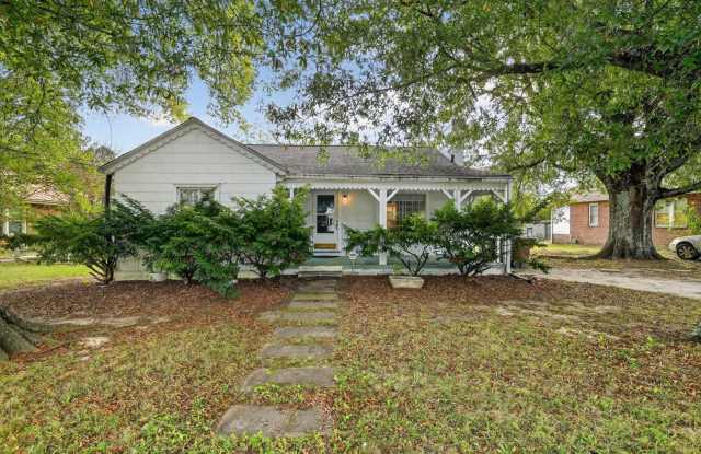 Charming 3BR House in Greensboro - 1106 Elwell Avenue, Greensboro, NC 27405