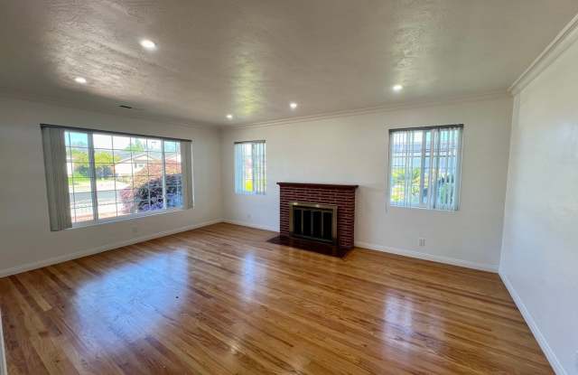 Desirable neighborhood 3 bedrooms plus giant extra room $5000 Gallery 3