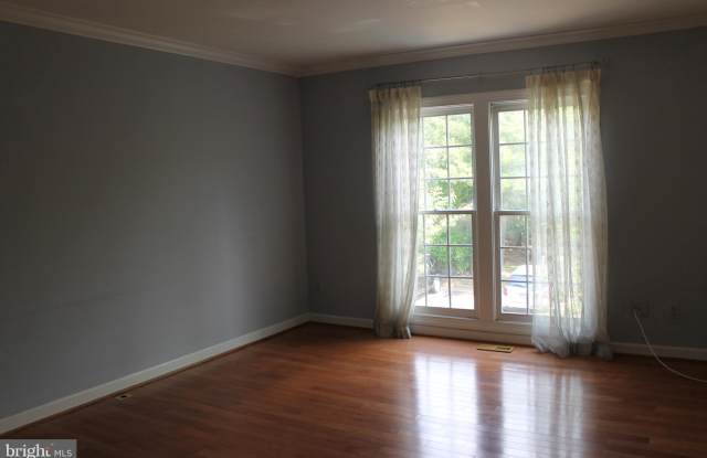4732 MINOR CIRCLE Gallery 4