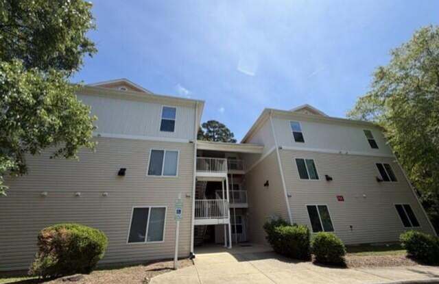 4 Bed 4 Bath Condo Available for Late July Move in! Washer/Dryer Included! Parking included! Gallery 1