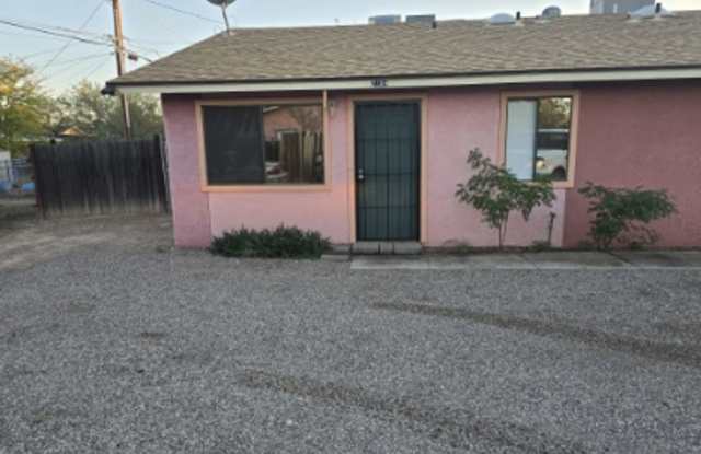 TRIPLEX 2BD/1BA COMING SOON!!! SPACIOUS BACKYARD!! photos photos