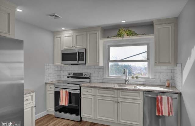 933 N HANOVER STREET - 933 North Hanover Street, Halfway House, PA 19464