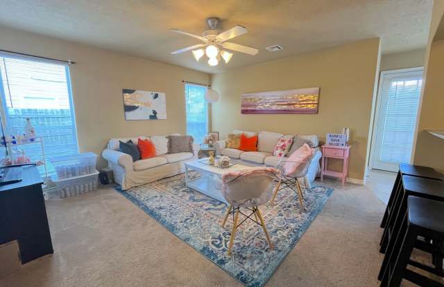 AUGUST PRE-LEASE 4 Bedroom 3 Bathroom Home -  Great Location! Gallery 4