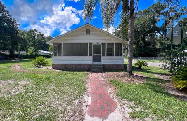 Pet Friendly 2BR/2BA + Flex Space off Waldo Road! *Approved Application* - 1818 Northeast 17th Way, Gainesville, FL 32609 Pet Friendly 2BR/2BA + Flex Space off Waldo Road! *Approved Application* - 1818 Northeast 17th Way, Gainesville, FL 32609