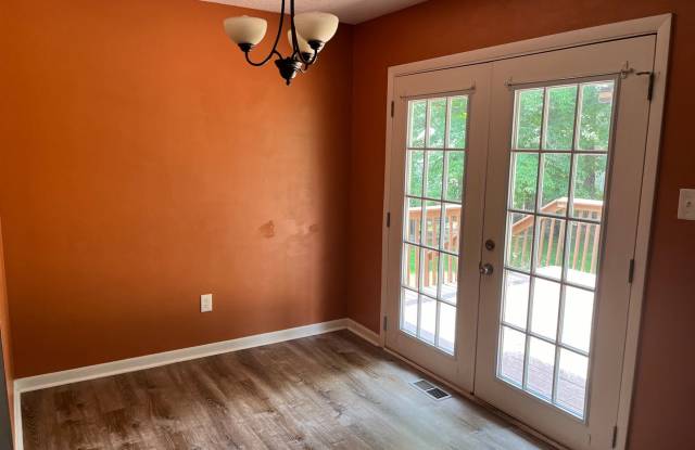 3BR/ 1.5BA Home in Rocky Hill w/ fenced backyard Gallery 4