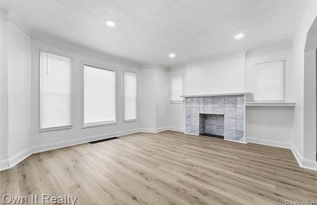 17327 Hartwell Street Gallery 4