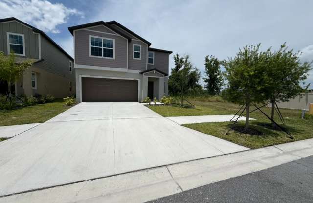 SPACE, PRIVACY & AN INCREDIBLE CUL-DE-SAC LOCATION! Gallery 1
