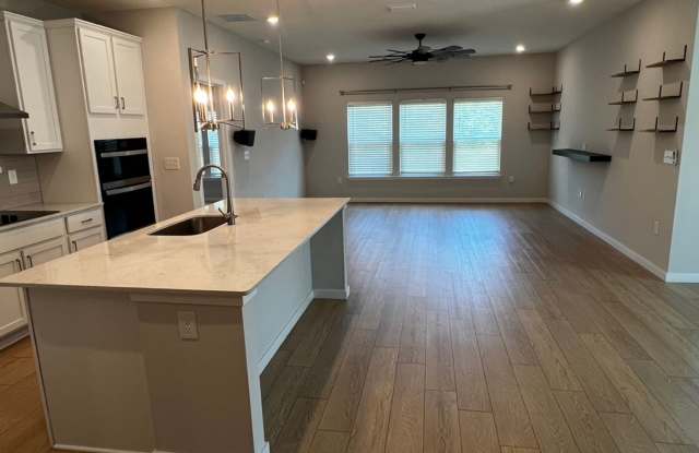 3BR/2BA Home for Rent: Available Immediately Gallery 3
