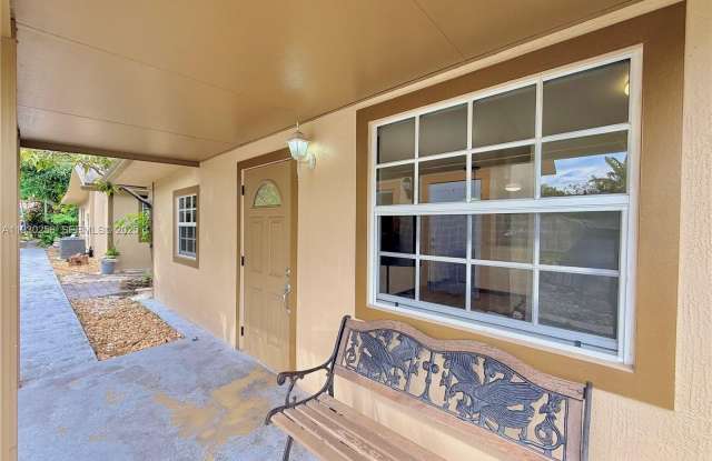 1001 NW 23rd Ct photos photos