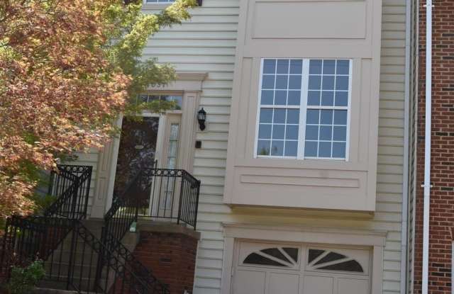 44037 KINGS ARMS Square photos photos