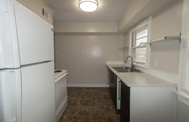 4 Bed 2 Bath House on East Campus Gallery 4