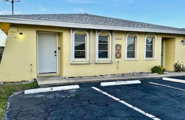 2 bedroom 1.5 bathroom First Floor Condo in Cape Coral photos photos