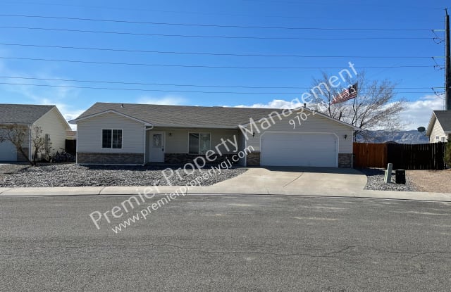 653 Garrett Way photos photos