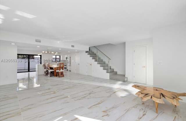 16449 NE 26 Ave Gallery 3