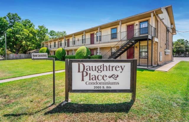 Daughtery Place 1 bedroom Downstairs Condominium - 2005 South 8th Street, Waco, TX 76706