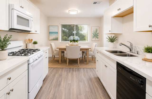 Beautiful 3 Bed 2 Bath Condo with Garage, Central Air, Washer & Dryer - 15 min to the BEACH! photos photos