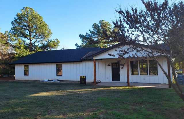 4 bed 2 Bath Modern Farm Home - 10400 Northeast 21st Street, Nicoma Park, OK 73141