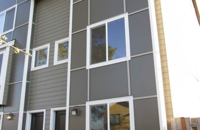 17297 SW Whitley Way ~ Superb Townhome! photos photos