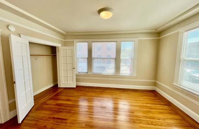 Spacious Inner Richmond 1BR with Private Garage + Storage Included!!! Gallery 3
