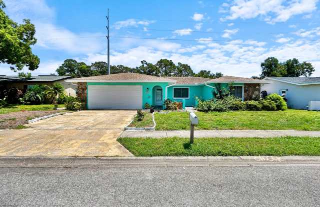 Beautiful Largo Rental Featuring Florida Room, Patios & Large Yard! 2bed|2bath photos photos