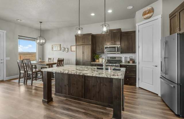 Gorgeous 4 Bedroom Home Surrounded by the Desert Landscape of Southern Utah photos photos