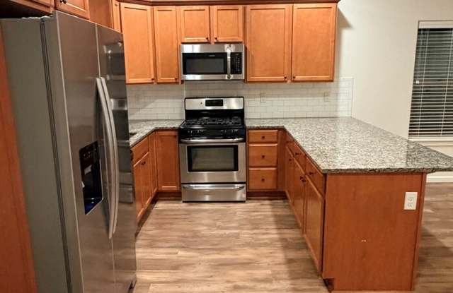 450 Southwest 3rd Avenue - 450 Southwest 3rd Avenue, Canby, OR 97013