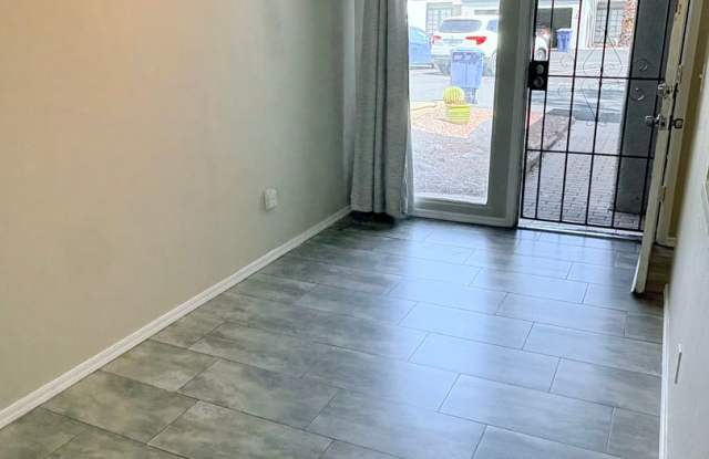 ** Move-In Special 1/2 Off First Month's Rent** 2 Bedroom Condominium w/ Community Pool! Gallery 4
