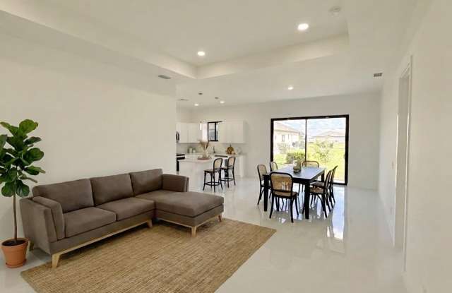 4113 Northwest 34th Laneclientes@realtymiamigroup.com photos photos