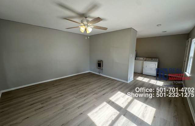 Nice Duplex In The Middle Of Town!! Gallery 2