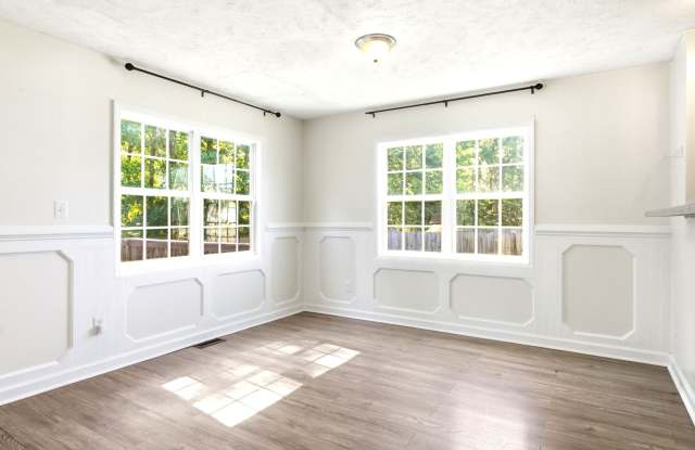 Prime Location near Kinlaws Gallery 4