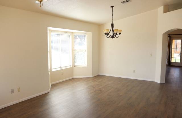 Beautiful four bedroom home in Canyon De Flores Gallery 3