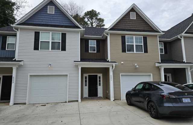 600 Roxie Avenue - 600 Roxie Avenue, Fayetteville, NC 28304 600 Roxie Avenue - 600 Roxie Avenue, Fayetteville, NC 28304