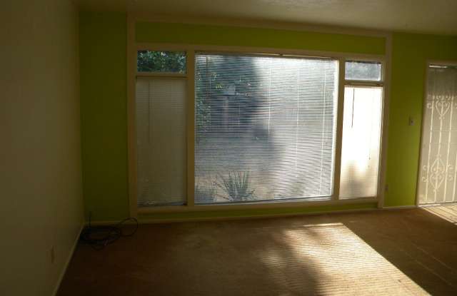GREAT 2 BD/ 1 BA HOUSE Gallery 3